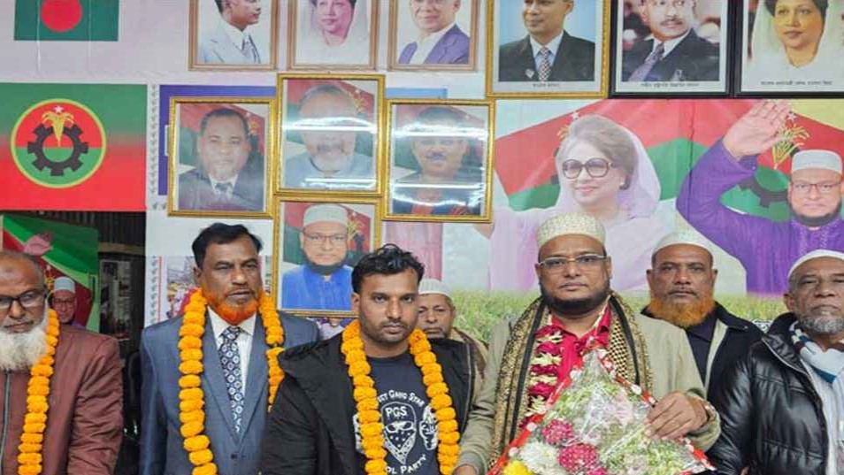 আওয়ামী লীগ ছেড়ে বিএনপিতে যোগ দিলেন অর্ধশত নেতাকর্মী